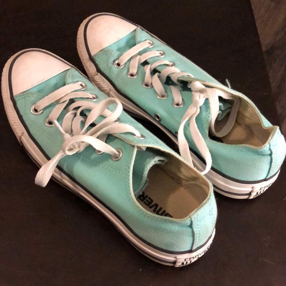 7M teal converse